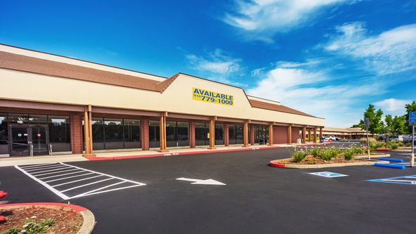 Cobblestone Shopping Center: 10 - 190 Hartnell Ave, Redding, CA 96002